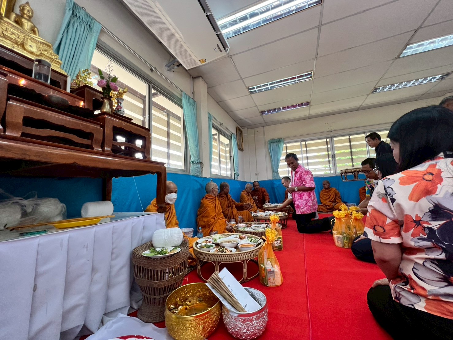title - ส.ป.ก. ยโสธร จัดพิธีเจริญพระพุทธมนต์ทำบุญถวายภัตตาหารเพลแด่พระสงฆ์ พิธีสักการะศาลเจ้าที่และสิ่งศักดิ์สิทธิ์ประจำสำนักงาน เนื่องในเทศกาลวันขึ้นปีใหม่ไทย